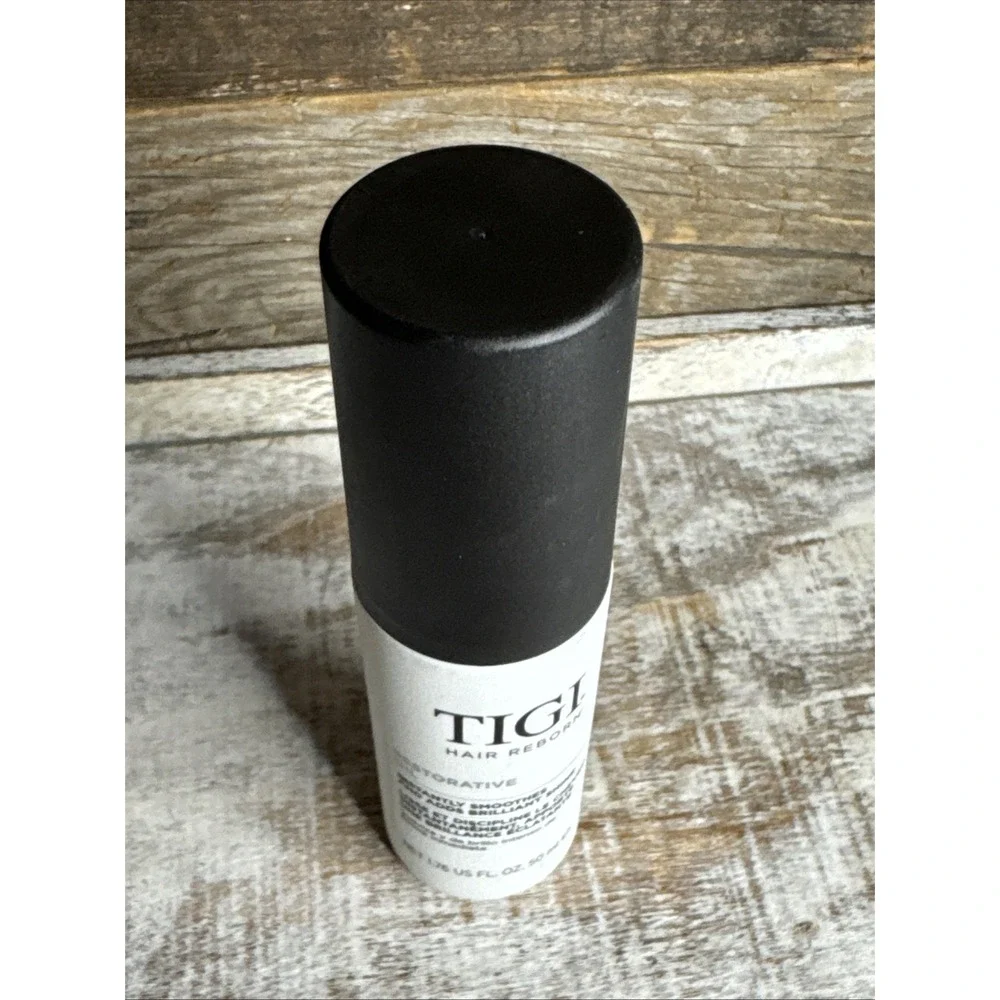 TIGI smoothing hair
